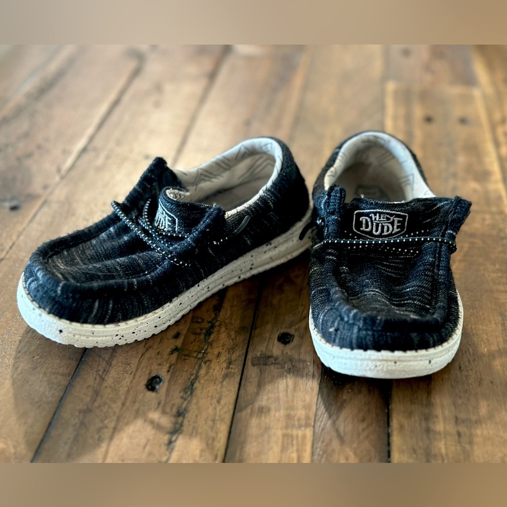 Hey Dudes - little boys size 9